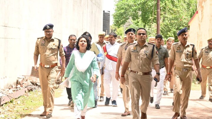 जिस जेल में बंद है मुख्तार अंसारी वहां DM दुर्गा शक्ति नागपाल पहुंचीं जांच करने, मचा हड़कंप UP Tak