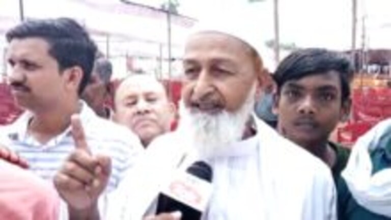 प्रयागराज में मुस्लिम बुजुर्ग ने लगाए योगी-मोदी जिंदाबाद के नारे, अतीक की हत्या पर ये कहा UP Tak