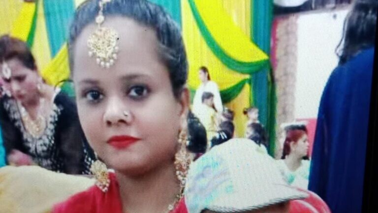 रामपुर में विवाद के बाद पति ने सूजे से पत्नी को गोदा, खुद पर भी किए वार, दोनों की मौत UP Tak