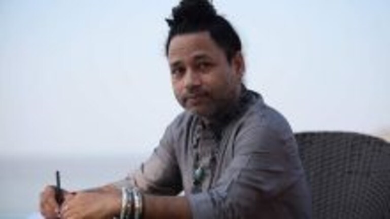 लखनऊ के खास कार्यक्रम में दिखा कैलाश खेर का गुस्से वाला रूप, खूब लगाई डांट, वीडियो वायरल UP Tak