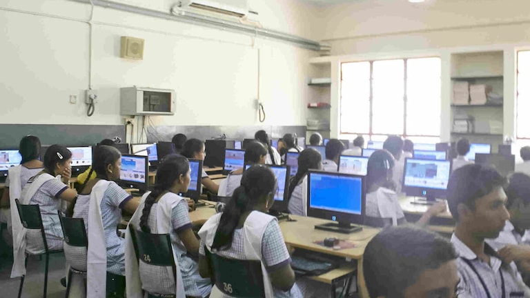 कक्षा 6वीं से 8वीं में AI, ऑगमेंटेड रियलिटी, कोडिंग समेत 33 कोर्स की CBSE करेगा शुरुआत UPTak