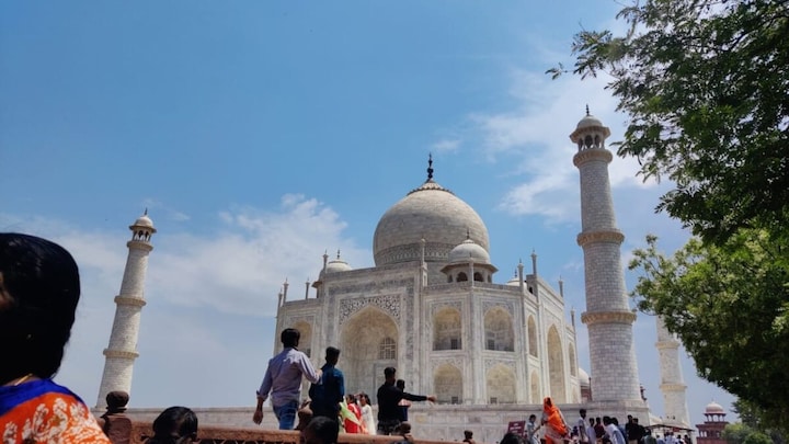 परदेशियों को आकर्षित कर रहा उत्तर प्रदेश, पिछले साल दुनिया भर से रिकॉर्ड तोड़ सैलानी पहुंचे घूमने taj4