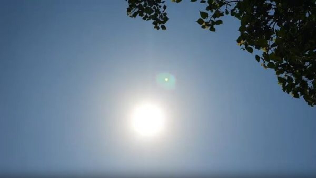 UP Weather News: वाराणसी में पारा पहुंचा 42 के पार, अभी और गर्मी की मार झेलने के लिए रहें तैयार UP Tak