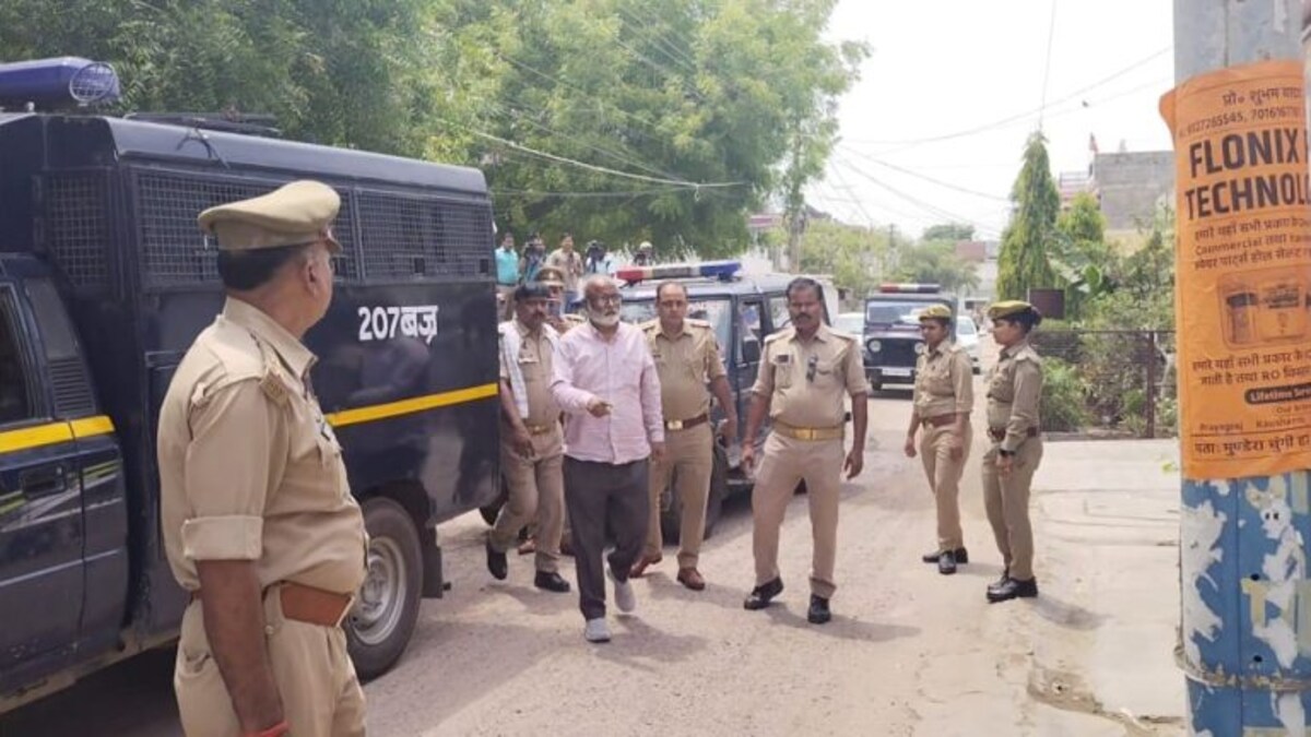 पुलिस ने किया ग्रिल तो सबकुछ बताने लगा अतीक का वकील सौलत हनीफ! शाइस्ता पर दे दी ये लीड UP Tak