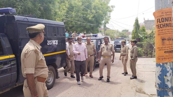 पुलिस ने किया ग्रिल तो सबकुछ बताने लगा अतीक का वकील सौलत हनीफ! शाइस्ता पर दे दी ये लीड UP Tak