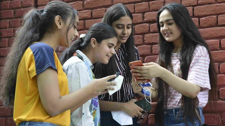 CBSE Results 2023: सीबीएसई ने जारी किया 10वीं का रिजल्ट, 93.12% छात्र हुए पास UP Tak