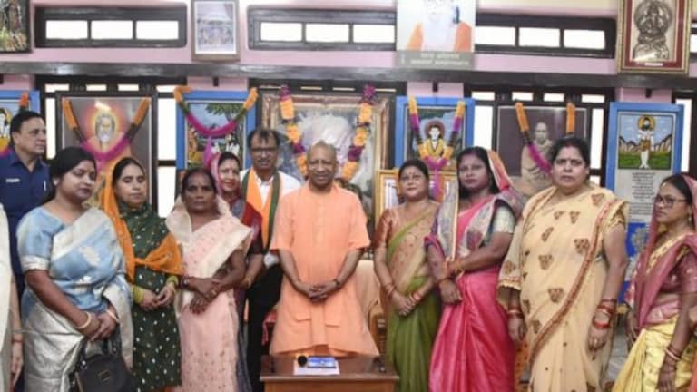 गोरखपुर: बीजेपी की पहली मुस्लिम महिला पार्षद बनीं हकीकुन निशा, जानें कौन हैं ये? UP Tak