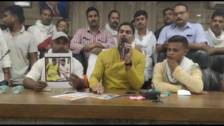 गाजीपुर: निकाय चुनाव में हार के बाद सपा में मचा घमासान, आरोप-प्रत्यारोप के बीच सैकड़ों ने छोड़ी पार्टी UP Tak