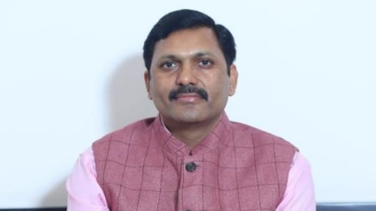 गवाह बोला- DM के दबाव में आजम के खिलाफ की शिकायत, कौन हैं आंजनेय सिंह, जिनपर लगा ये आरोप? UP Tak