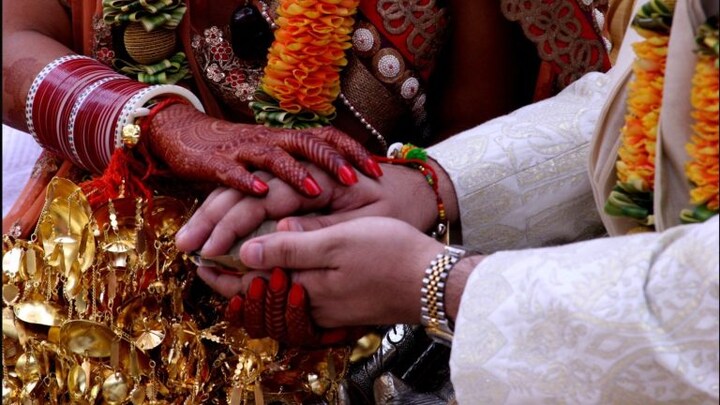 शादी करने बैठा था दूल्हा तभी आई कॉल, कहा वॉट्सऐप चेक करो, दिखीं लड़की की अश्लील तस्वीरें UP Tak