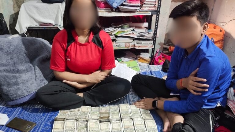 बेड पर बिछी नोटों की गड्डी संग दारोगा के बच्चों की तस्वीर वायरल, अब ये कहानी सामने आई UP Tak