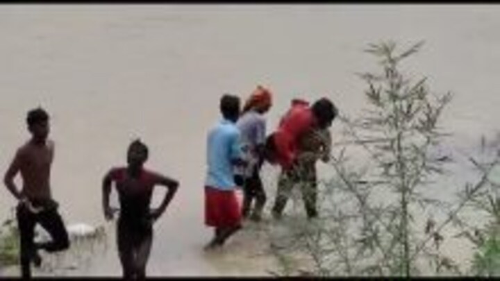 बहराइच: नहर में डूबती जा रही थी लड़की, मसीहा बनकर आए क्रिकेट खेल रहे लड़के, ऐसे बचाया UP Tak