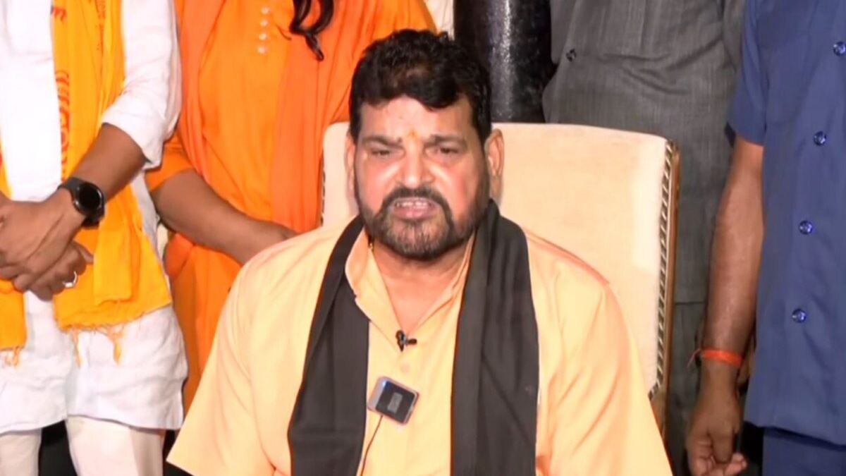 ‘ऑफिस में बुलाकर पूछा तुम्हें क्या चाहिए’, कोर्ट में बृजभूषण सिंह पर पहलवानों ने लगाई आरोपों की झड़ी UP Tak