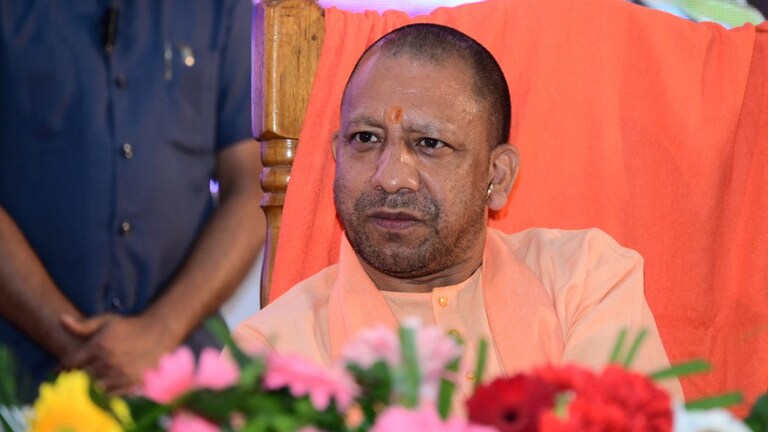 सीएम योगी के खिलाफ अभद्र टिप्पणी करना पड़ा भारी, WhatsApp ग्रुप का एडमिन गिरफ्तार UP Tak