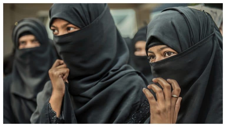 मुस्लिम महिला ने बिंदी-सिंदूर लगा खींची फोटो, भड़के शौहर ने किया कुछ ऐसा, तलाक पर पहुंचा रिश्ता UP Tak