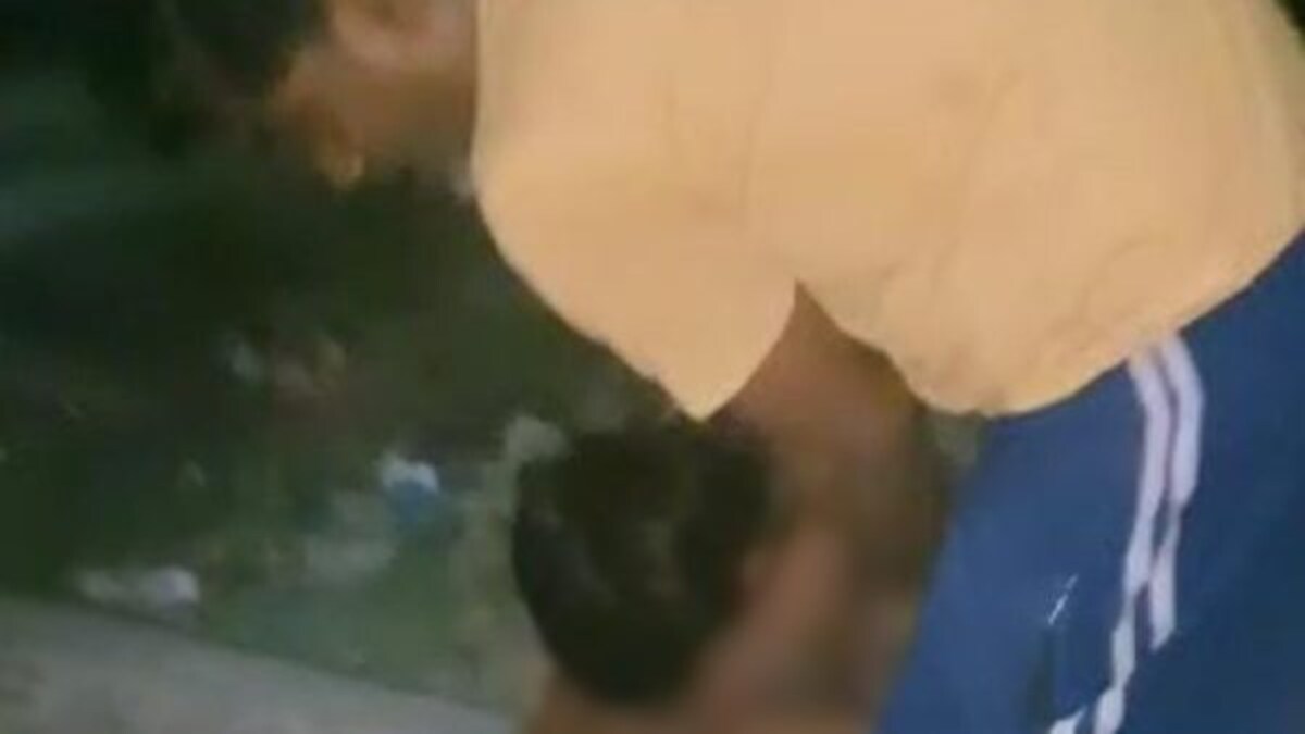 हरदोई: बच्चे की शैतानी पर भड़का पिता, बेटे को बांधकर बिना कपड़ों के रेलवे ट्रैक पर बैठाया UP Tak