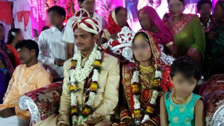 पति ने इमरान से अशोक बन दिया धोखा, IPL खिलाड़ी देवर ने भी किया रेप, महिला सिपाही ने कराई FIR UP Tak