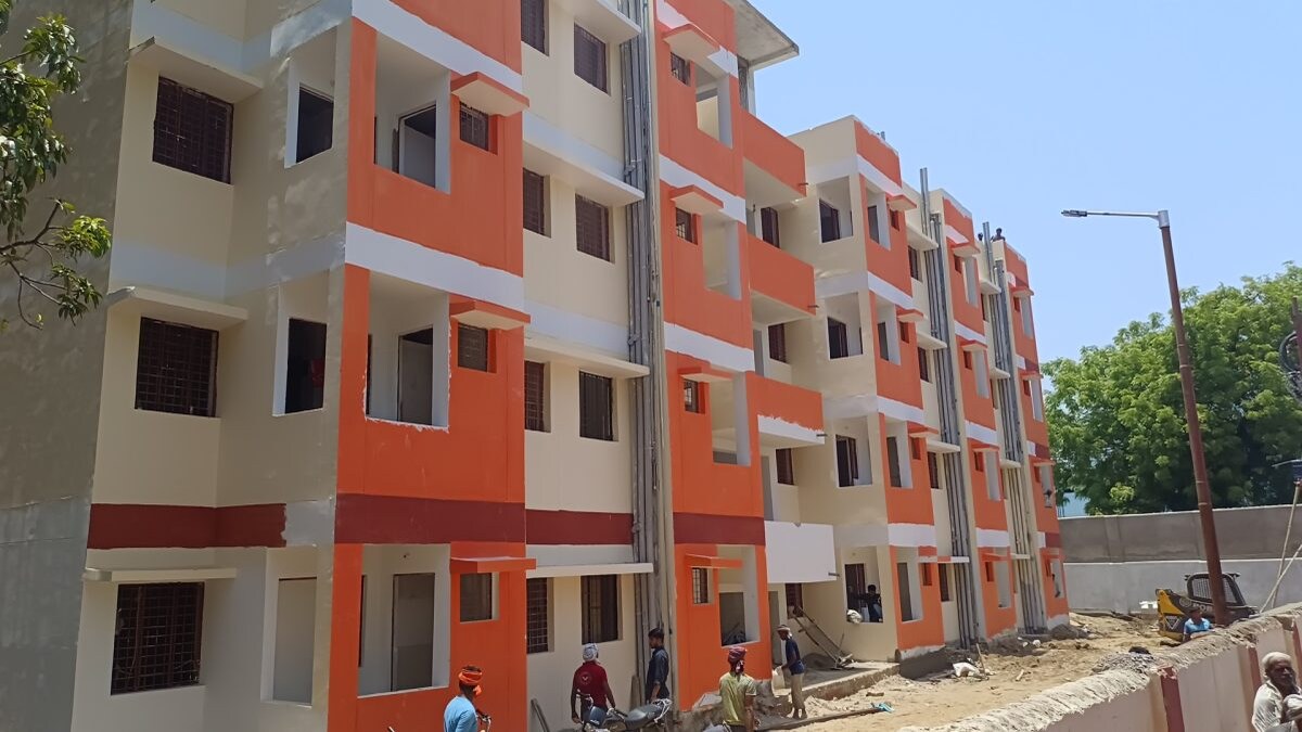 माफिया अतीक अहमद के कब्जे से खाली कराई गई जमीन पर गरीबों के लिए 76 फ्लैट्स बनकर तैयार UP Tak
