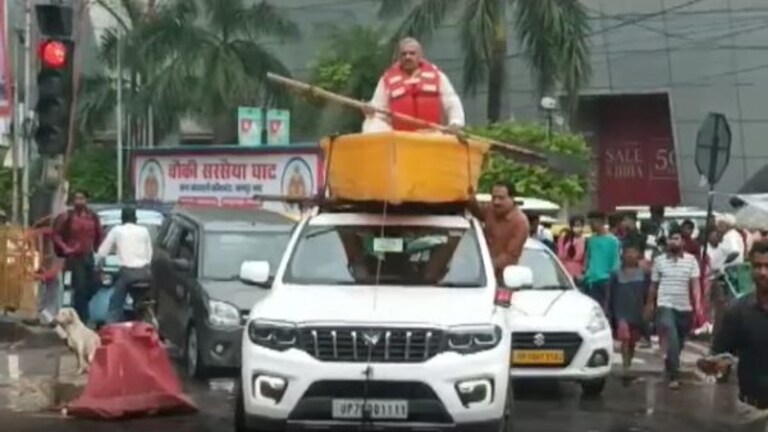 कार के ऊपर नाव और नाव पर ‘नेता जी’, कानपुर में सपा विधायक को प्रदर्शन करना पड़ा महंगा UP Tak