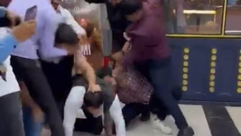 नोएडा के मॉल में सर्विस चार्ज को लेकर जबरदस्त हंगामा, बाउंसरों ने पार्टी करने आए परिवार को पीटा UP Tak