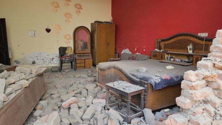 संभल: आतिशबाजी विस्फोट घटना की ग्राउंड रिपोर्ट, बुजुर्गों ने देखा हवां में उड़ी ईंटें UP Tak