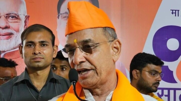 BJP सांसद सत्यपाल सिंह ने बताया मां लक्ष्मी को खुश करने का उपाय! बोले- ‘कमल को वोट दो’ UP Tak