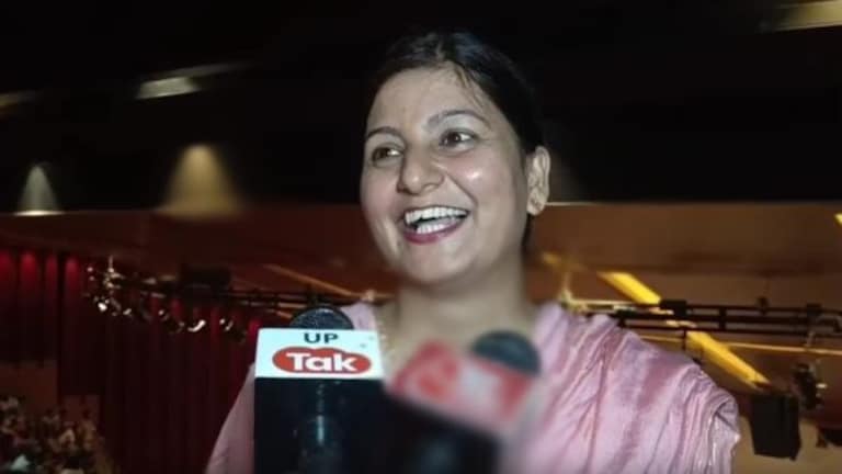 अतीक के कब्जे वाली जमीन पर बने फ्लैट की लॉटरी लगी तो झूम उठीं सीमा, इनके भी खुले भाग्य UP Tak