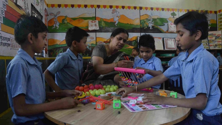 UP में पड़ रही प्रचंड गर्मी! सरकार ने स्कूलों की छुट्टियां बढ़ाईं, जानें लेटेस्ट अपडेट UP Tak