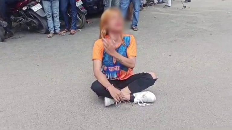 ‘मुस्लिम धर्म छोड़ना चाहती हूं, योगी जी प्लीज हेल्प’, रामपुर कलेक्ट्रेट पहुंची युवती ने किया जमकर हंगामा UP Tak