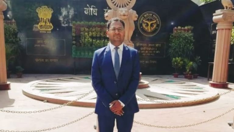 अंबेडकरनगर के अभिषेक ने APO परीक्षा को किया टॉप, जानिए कैसे बनते हैं सहायक अभियोजन अधिकारी UP Tak