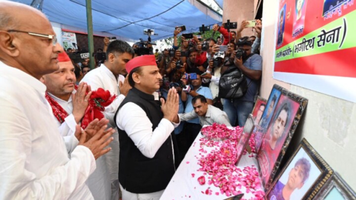 हादसे में जान गंवाने वाले कांवड़ियों के गांव पहुंचे अखिलेश, मदद का ऐलान कर सरकार से की ये मांग UP Tak