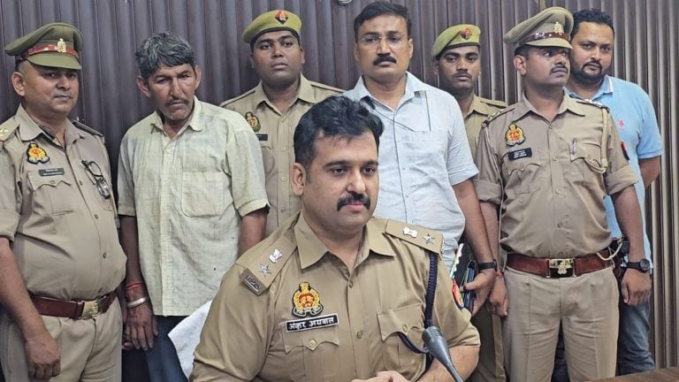 चंदौली: शराब तस्करी का ऐसा जुगाड़ देख पुलिस भी हैरान! पंजाब से बिहार ले जाने का था प्लान, ऐसे खुली पोल UP Tak