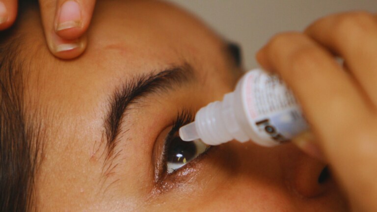 नोएडा से लखनऊ तक फैला आई फ्लू – Conjunctivitis, AIIMS के डॉक्टर से जानिए रोकथाम के उपाय नोएडा से लखनऊ तक फैला आई फ्लू - Conjunctivitis, AIIMS के डॉक्टर से जानिए रोकथाम के उपाय