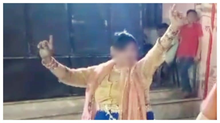 संभल: दुल्हन ने किया फ्लाइंग किस, सास ने स्टेज पर उड़ाए धुएं के छल्ले? दूल्हे ने तोड़ी शादी UP Tak