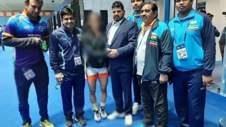 BJP सांसद बृजभूषण पर यौन शोषण का आरोप, पहलवानों की तरफ से सबूत के तौर पर पेश की गई ये तस्वीर UP Tak