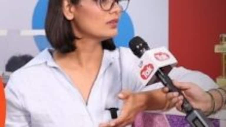 लोकसभा चुनाव में किसे सपोर्ट करेंगी नेहा सिंह राठौर? कर दिया बड़ा खुलासा UP Tak