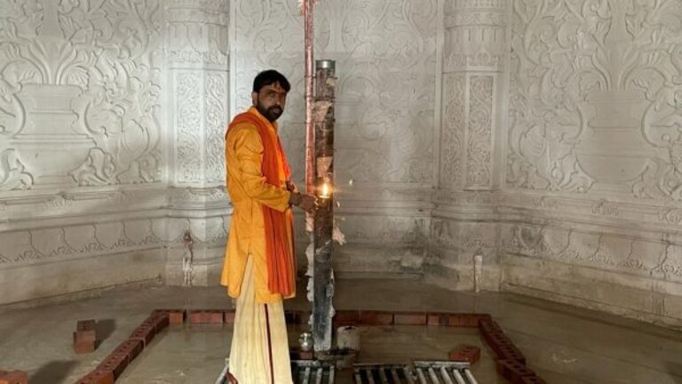 अयोध्या का वह स्थान जहां मूर्ति नहीं भूमि की होती है पूजा UP Tak