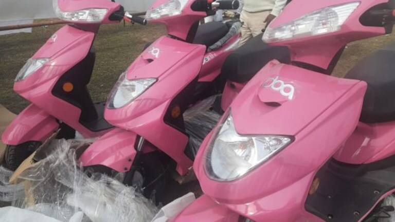 नोएडा पुलिस को पेट्रोलिंग के लिए मिली 58 स्कूटी लापता, RTI में  हुआ ये बड़ा खुलासा UP Tak