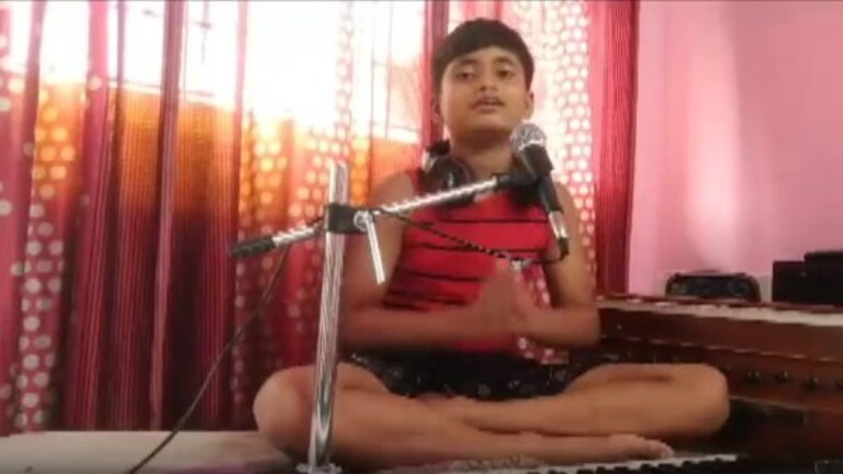 ‘आशिक लाते हैं चांद तोड़ के, सीमा हैदर आई पाकिस्तान छोड़ के’, बाल कलाकार के ये गाना हो रहा तेजी से वायरल UP Tak
