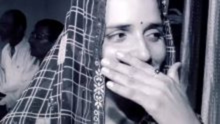 अपने मुल्क वापस लौटेगी सीमा हैदर? पाकिस्तान एंबेसी की जांच रिपोर्ट का नोएडा पुलिस को इंतजार UP Tak