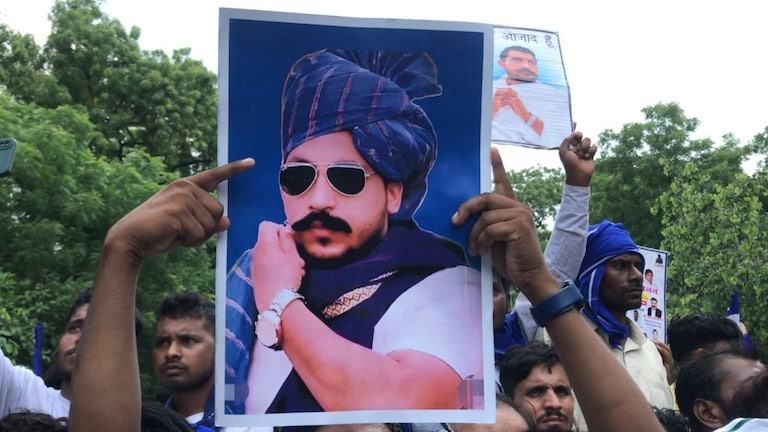 मंच पर नेता और सड़क पर जनता जुटा लाए चंद्रशेखर आज़ाद, क्या वोट बटोर पाएंगे? UP Tak