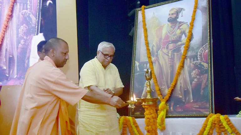 सीएम योगी आदित्यनाथ बोले- पिछली सरकार औरंगजेब की याद में मुगल संग्रहालय बना रही थी सीएम योगी आदित्यनाथ बोले- पिछली सरकार औरंगजेब की याद में मुगल संग्रहालय बना रही थी