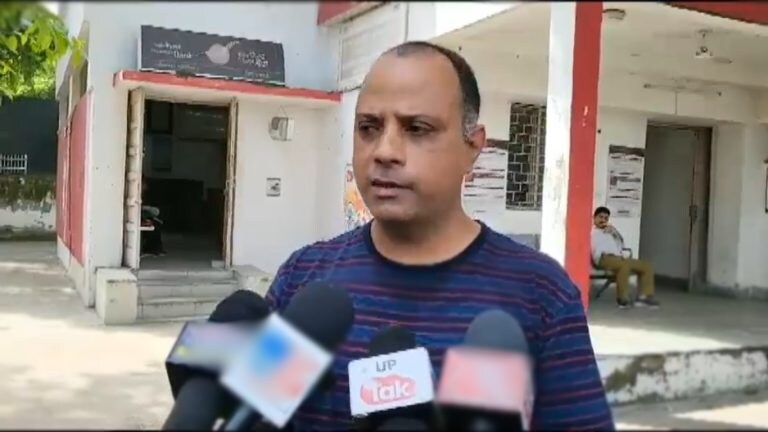 मेरठ: पति का आरोप- पत्नी का एसीएम से अवैध संबंध, रात में होती है वीडियो कॉल पर बात UP Tak