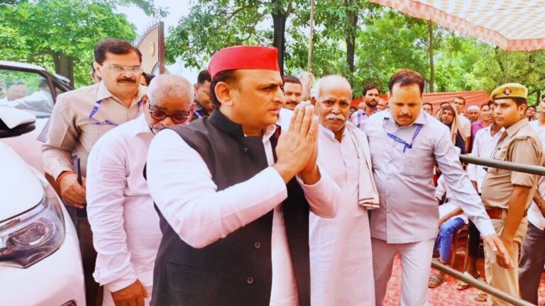 मायावती के साथ सीट शेयरिंग पर हुआ सवाल तो अखिलेश ने ली चुटकी, ‘INDIA’ को लेकर किया ये दावा UP Tak