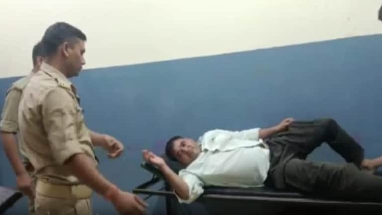 ‘मैंने उसे पढ़ाया और उसने टांग तुड़वा दी’, पति ने लेक्चरर पत्नी पर लगाया बड़ा आरोप UP Tak