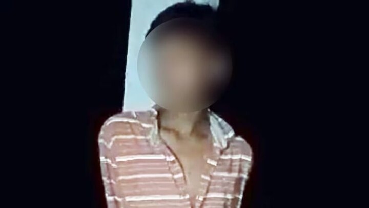 बांदा: चोरी के आरोप में नाबालिग को बिजली के खंभे से बांधकर किया प्रताड़ित, वीडियो आया सामने बांदा: चोरी के आरोप में नाबालिग को बिजली के खंभे से बांधकर किया प्रताड़ित, वीडियो आया सामने