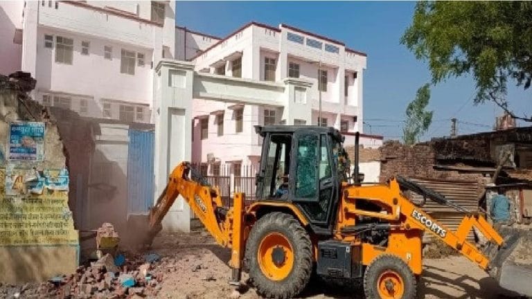 यूपी में एक्टिव मोड पर है ‘बाबा का बुलडोजर’, कब चलता है और क्या है नियम? ADG लॉ एंड ऑर्डर ने बताया UP Tak