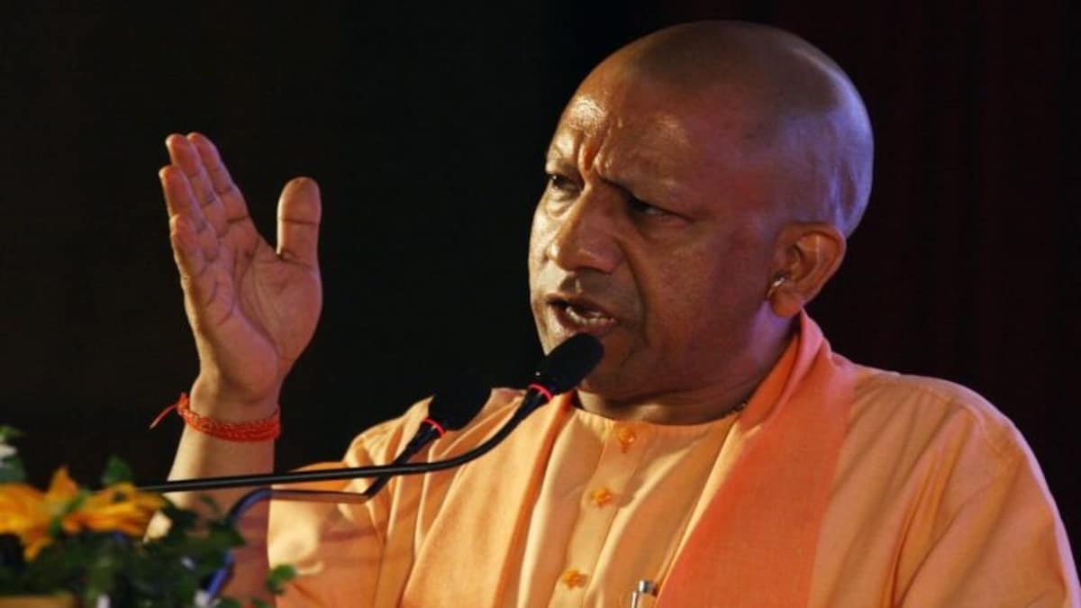 गोरखपुर: सीएम योगी बोले- बीजेपी सरकार में निवेशकों की सुरक्षा की गारंटी UP Tak