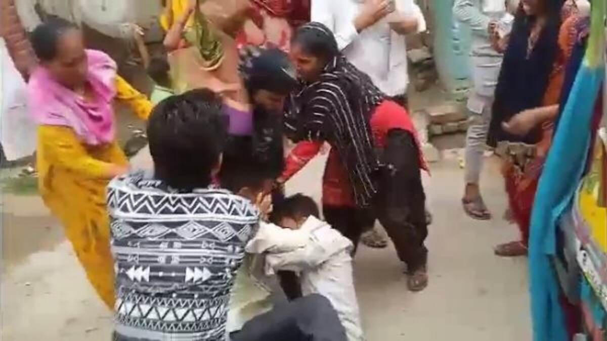 कौशांबी: बहू ने मायके से लोगों को बुलाकर करवा दी ससुरालियों की धुनाई! वीडियो वायरल UP Tak