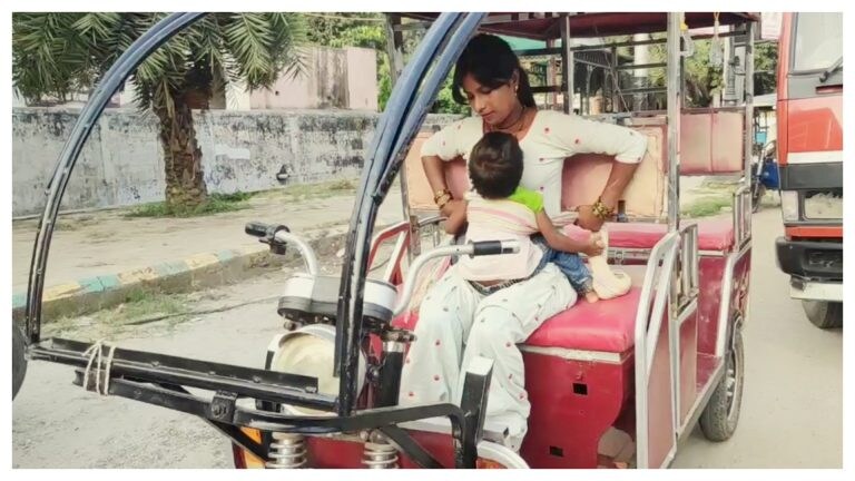 पति बीमार और भारी कर्ज, 2.5 साल की बच्ची को कमर पर बांध पूजा यूं दे रही मुश्किलों को टक्कर UP Tak